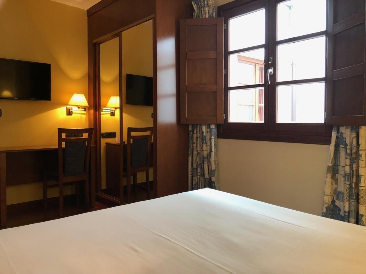 פונפרדה Hotel Aroi Bierzo Plaza מראה חיצוני תמונה