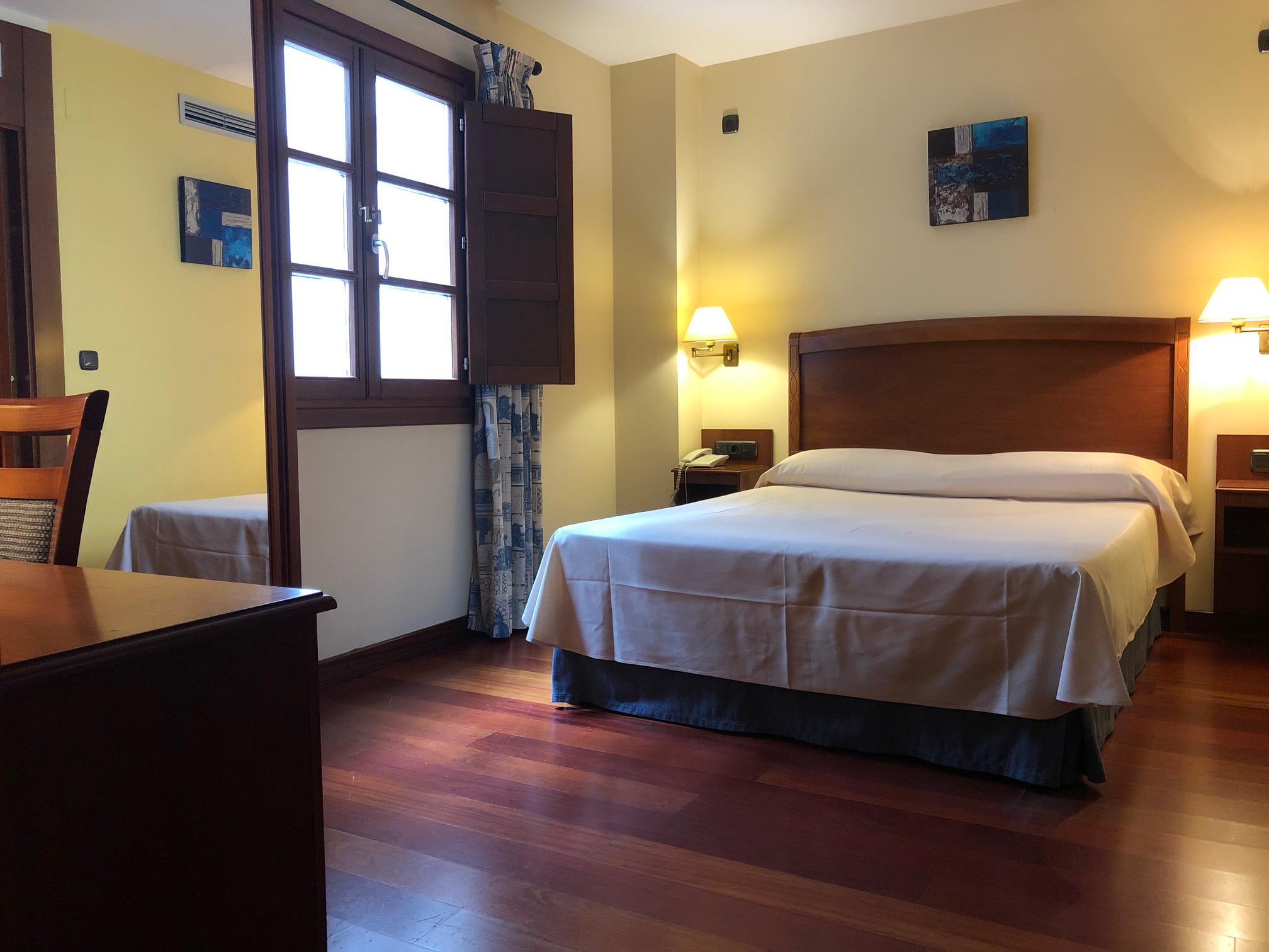 פונפרדה Hotel Aroi Bierzo Plaza מראה חיצוני תמונה