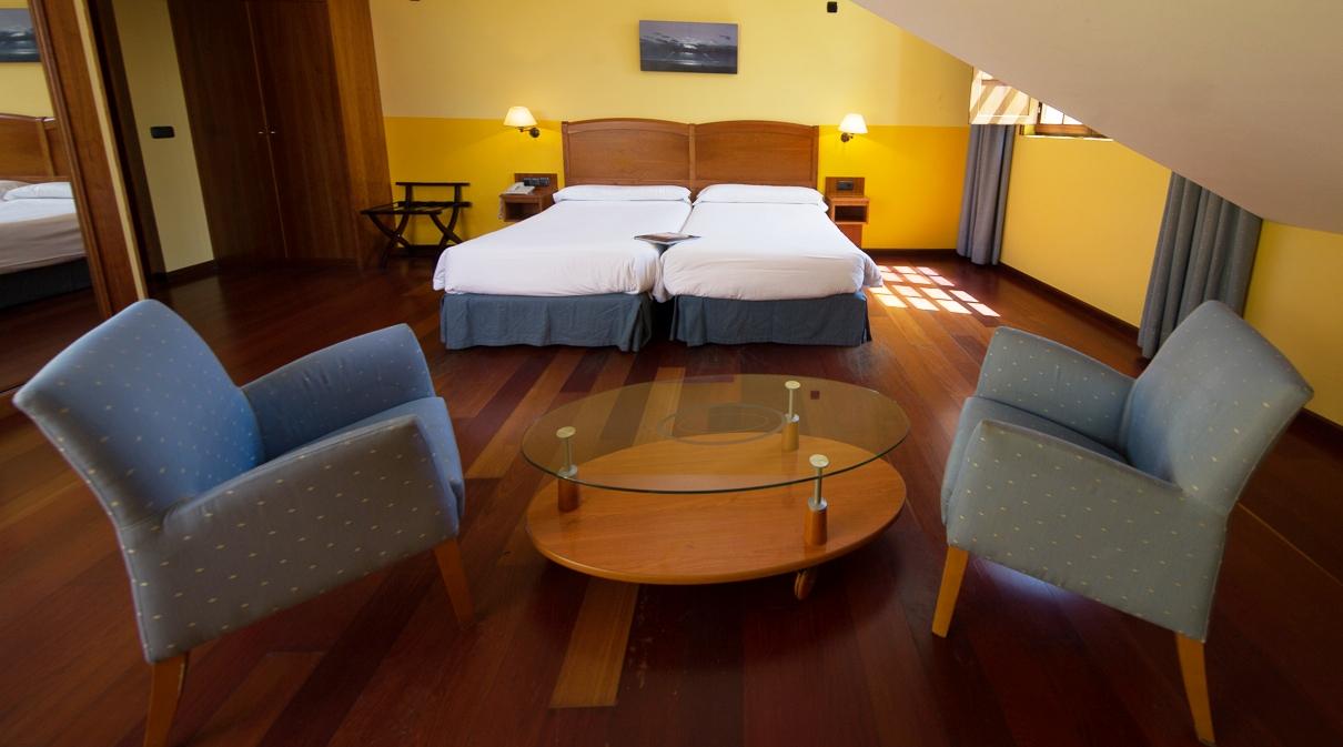פונפרדה Hotel Aroi Bierzo Plaza מראה חיצוני תמונה