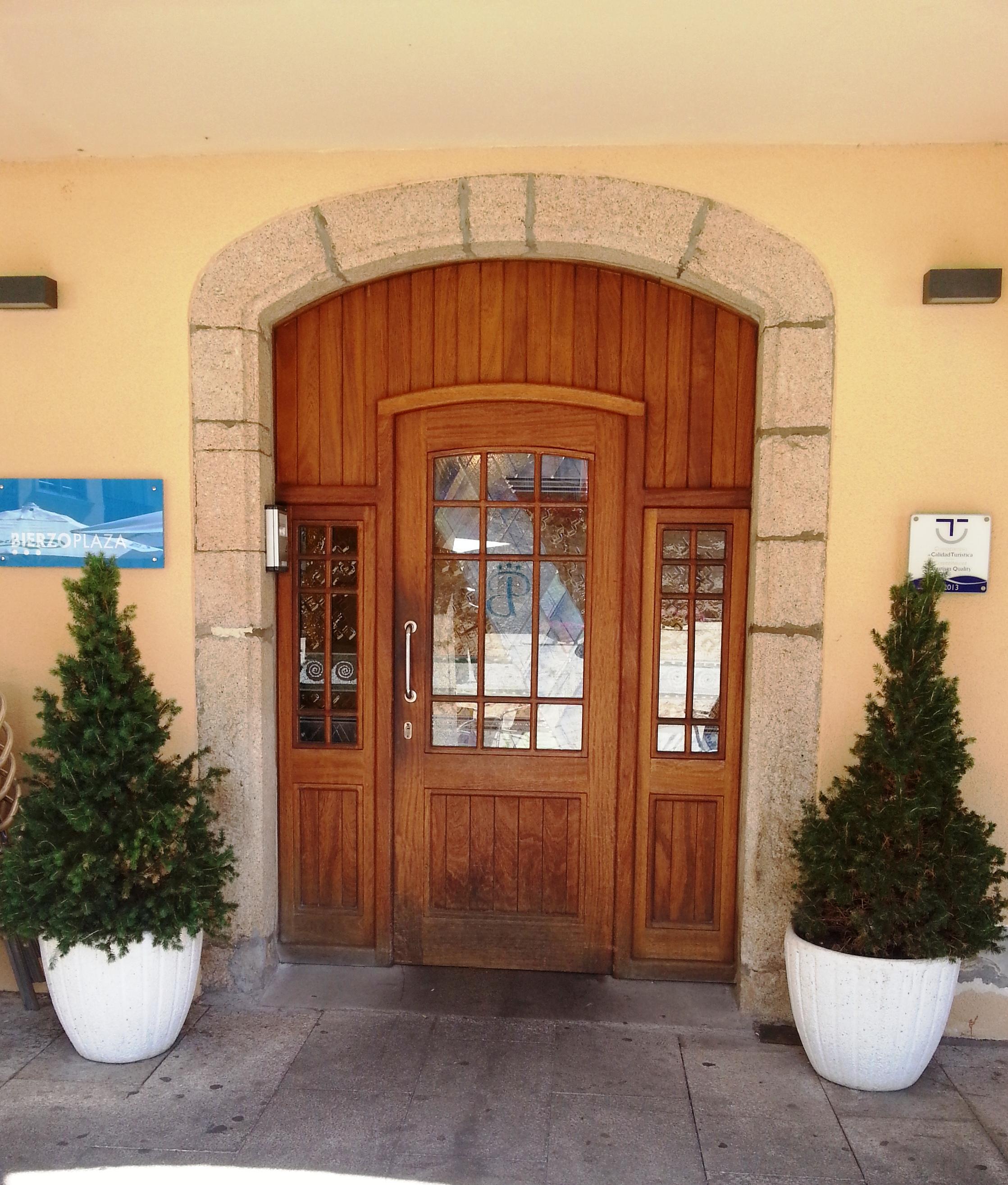 פונפרדה Hotel Aroi Bierzo Plaza מראה חיצוני תמונה