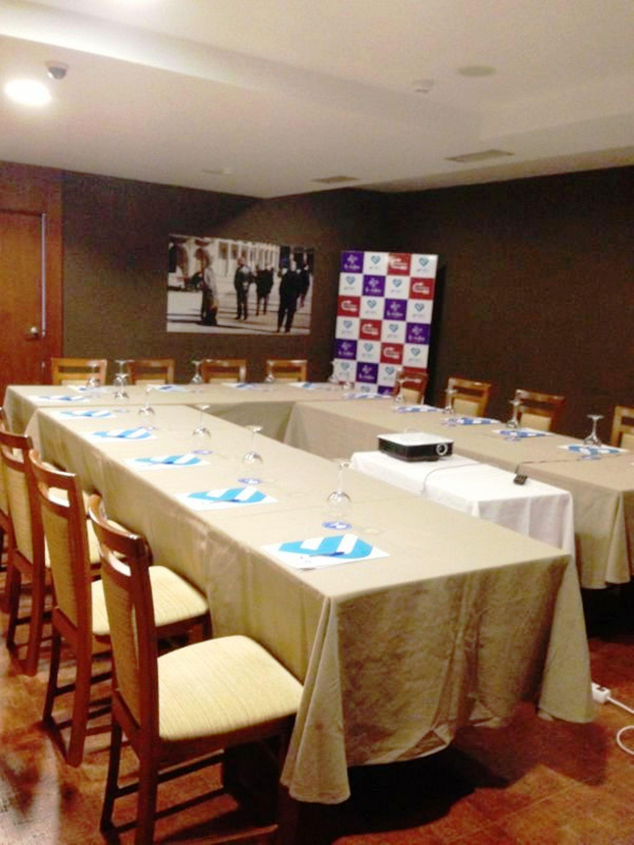 פונפרדה Hotel Aroi Bierzo Plaza מראה חיצוני תמונה