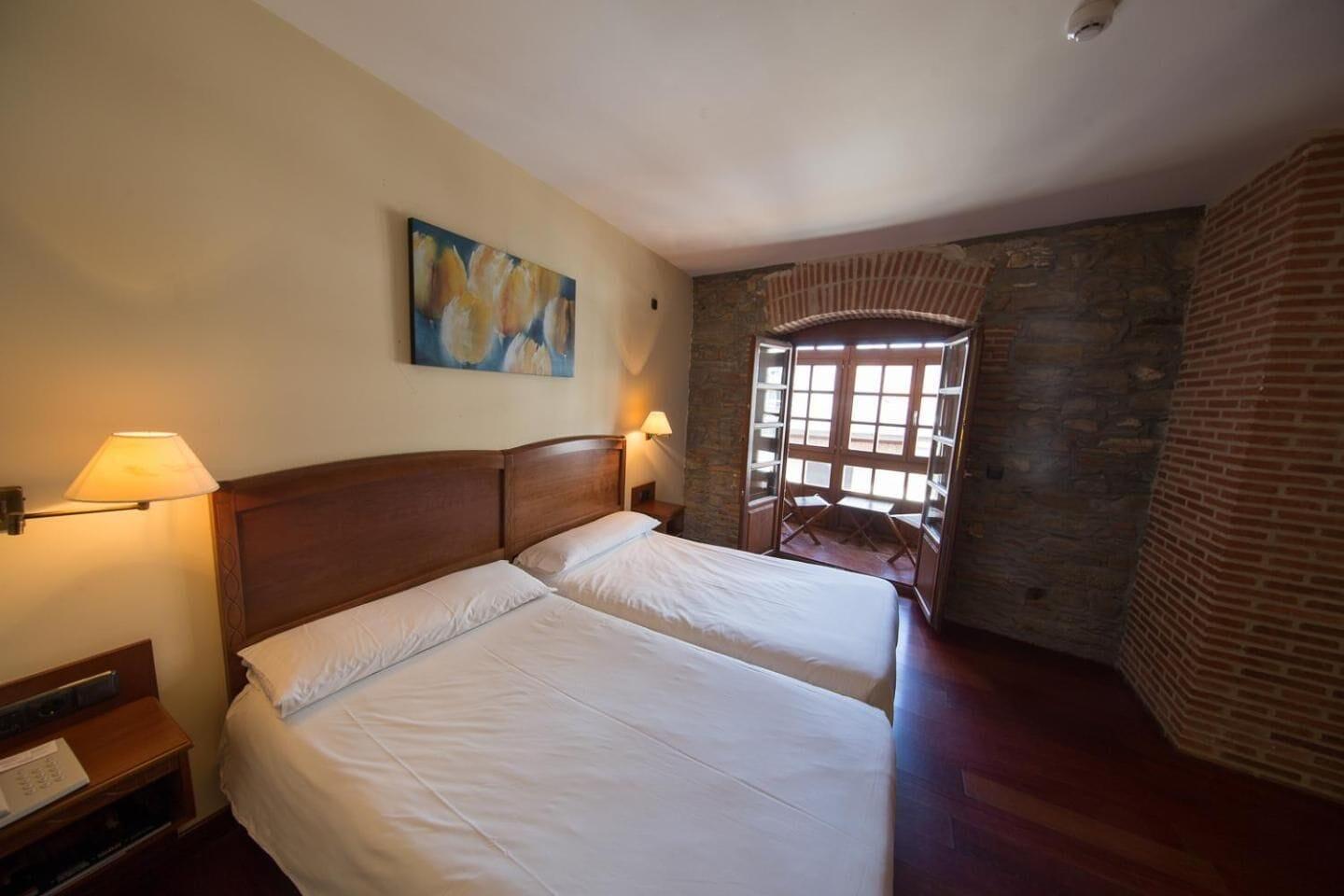 פונפרדה Hotel Aroi Bierzo Plaza מראה חיצוני תמונה