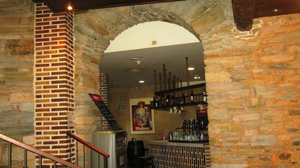 פונפרדה Hotel Aroi Bierzo Plaza מראה חיצוני תמונה