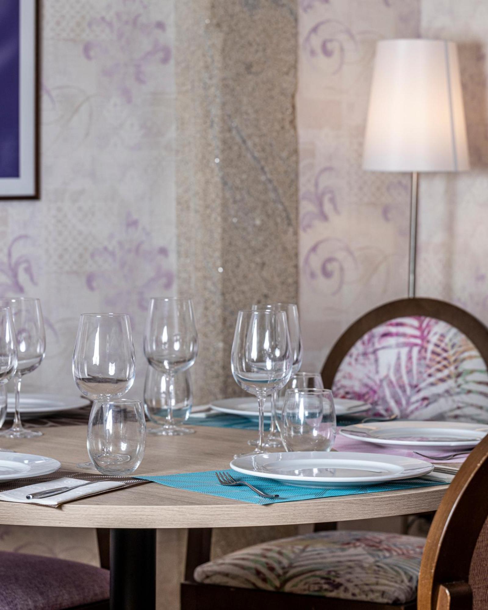 פונפרדה Hotel Aroi Bierzo Plaza מראה חיצוני תמונה