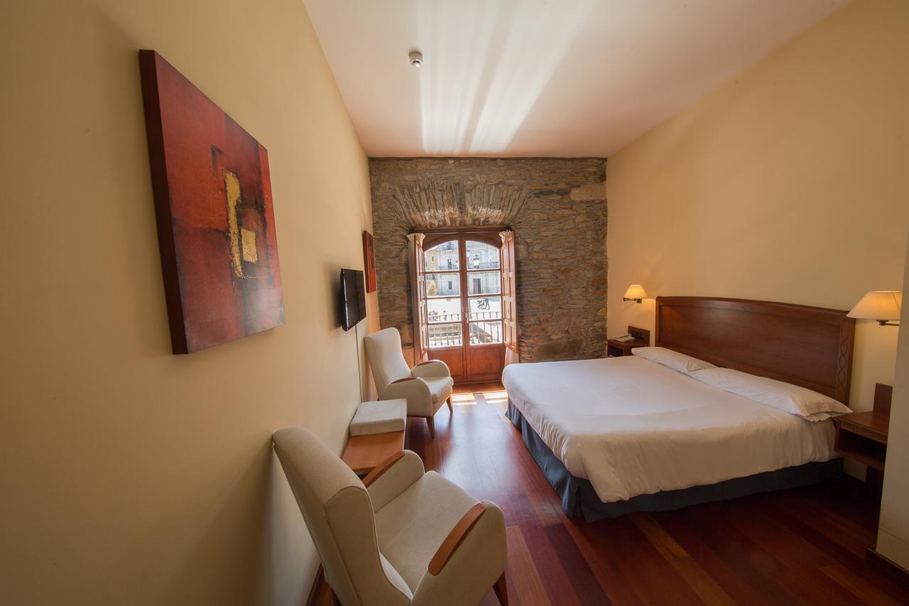 פונפרדה Hotel Aroi Bierzo Plaza מראה חיצוני תמונה